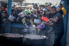 Palestinians Struggle To Survive Amid Food Shortage - Gaza