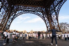 40 Schoolchildren Climb The Steps Of The Eiffel Tower - Paris