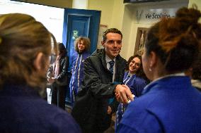 French Deputy Minister for Academic and Vocational
Success Alexandre Portier visits the Lucas de Nehou High School in Paris FA