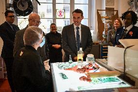 French Deputy Minister for Academic and Vocational
Success Alexandre Portier visits the Lucas de Nehou High School in Paris FA