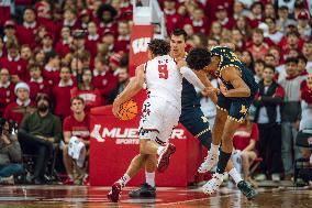 Wisconsin Badgers Vs. Michigan Wolverines