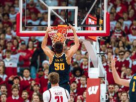 Wisconsin Badgers Vs. Michigan Wolverines