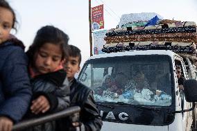 Syrian Kurds Flee From North Of Aleppo To Afrin - Syria