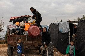 Syrian Kurds Flee From North Of Aleppo To Afrin - Syria