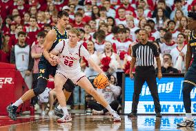 Wisconsin Badgers Vs. Michigan Wolverines