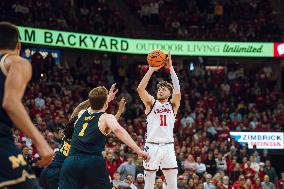 Wisconsin Badgers Vs. Michigan Wolverines