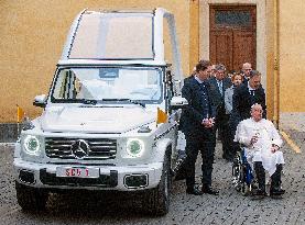 Pope Francis Gets First Electric 'Popemobile’ - Vatican