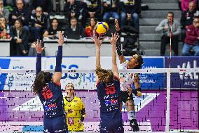 Reale Mutua Fenera Chieri '76 v SMI Roma Volley - Italian Women's Serie A1 Volleyball: Day 11