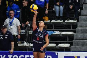 Reale Mutua Fenera Chieri '76 v SMI Roma Volley - Italian Women's Serie A1 Volleyball: Day 11