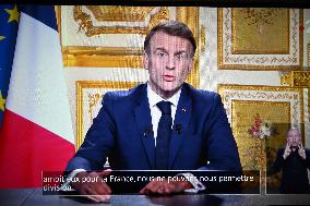 French President Emmanuel Macron adresses a speech after the censure of Michel Barnier's - Paris