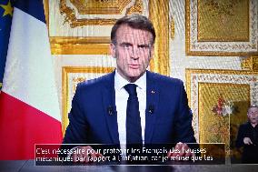 French President Emmanuel Macron adresses a speech after the censure of Michel Barnier's - Paris