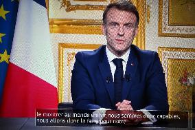 French President Emmanuel Macron adresses a speech after the censure of Michel Barnier's - Paris