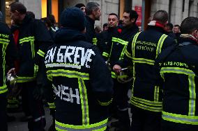 Firefighters Demonstrate In Lyon