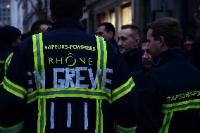 Firefighters Demonstrate In Lyon