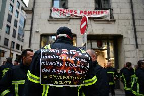 Firefighters Demonstrate In Lyon