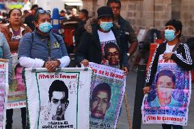 Relatives Of 43 Ayotzinapa Students Disappearance Meet Whit Mexican President