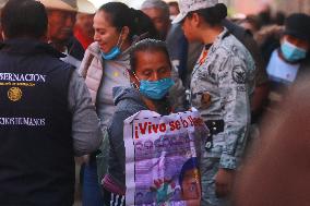 Relatives Of 43 Ayotzinapa Students Disappearance Meet Whit Mexican President