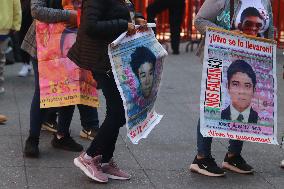 Relatives Of 43 Ayotzinapa Students Disappearance Meet Whit Mexican President