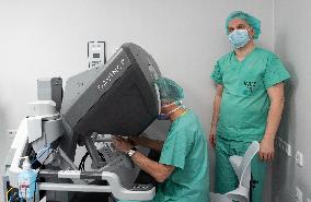 Surgery Performed Using The Da Vinci Medical Robot