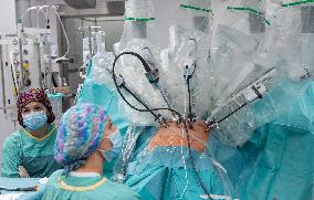 Surgery Performed Using The Da Vinci Medical Robot