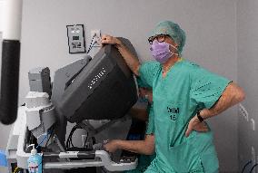 Surgery Performed Using The Da Vinci Medical Robot