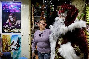 Santa Claus Tours Sonora Market In Mexico City