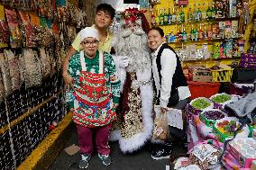 Santa Claus Tours Sonora Market In Mexico City