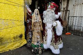 Santa Claus Tours Sonora Market In Mexico City