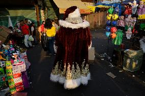 Santa Claus Tours Sonora Market In Mexico City