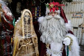 Santa Claus Tours Sonora Market In Mexico City