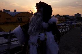 Santa Claus Tours Sonora Market In Mexico City