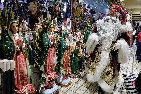 Santa Claus Tours Sonora Market In Mexico City