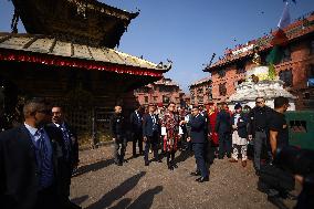 Bhutanese King Jigme Khesar Namgyel Wangchuk Visits Swayambhunath Stupa In Stopover Visit