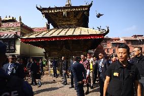 Bhutanese King Jigme Khesar Namgyel Wangchuk Visits Swayambhunath Stupa In Stopover Visit