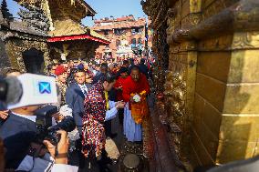 Bhutanese King Jigme Khesar Namgyel Wangchuk Visits Swayambhunath Stupa In Stopover Visit