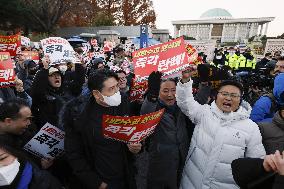 Seoul ahead of vote on impeachment motion against Yoon