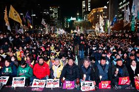 Falls Into Chaos As Lawmakers Overturn President Yoon Suk-yeol’s Martial Law In South Korea