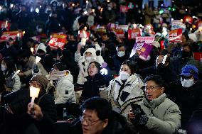 Falls Into Chaos As Lawmakers Overturn President Yoon Suk-yeol’s Martial Law In South Korea