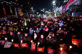 Falls Into Chaos As Lawmakers Overturn President Yoon Suk-yeol’s Martial Law In South Korea