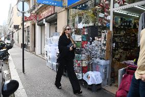 Angelina Jolie Shopping - Paris