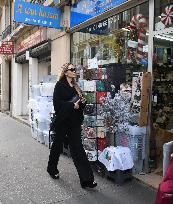 Angelina Jolie Shopping - Paris