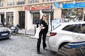 Angelina Jolie Shopping - Paris