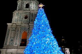 Ukraines main Christmas tree lit up in Kyiv