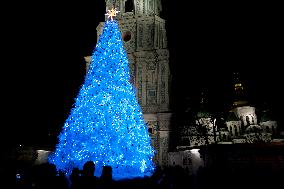 Ukraines main Christmas tree lit up in Kyiv