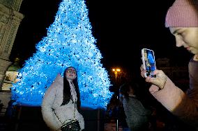 Ukraines main Christmas tree lit up in Kyiv