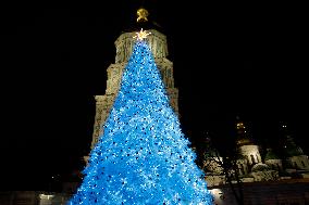 Ukraines main Christmas tree lit up in Kyiv