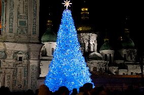 Ukraines main Christmas tree lit up in Kyiv