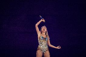 Taylor Swift In Concert - Vancouver