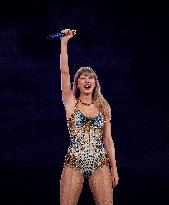 Taylor Swift In Concert - Vancouver