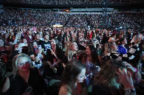 Fans At Taylor Swift Concert - Vancouver